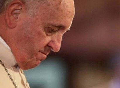 Pope Francis lights nativity scene in support of refugees