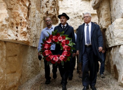 Far-right Austrian leader visits Israel’s Holocaust memorial