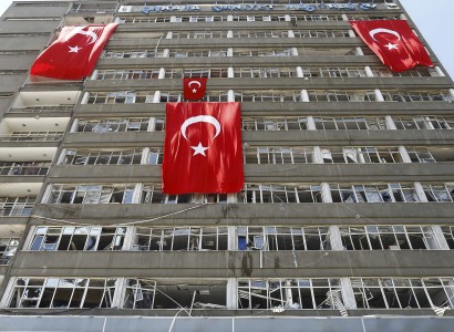 Turkey widens post-coup purge, demands Washington hand over cleric