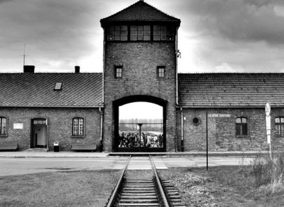 Germany’s Nazi hunter tracks down 8 concentration camp workers