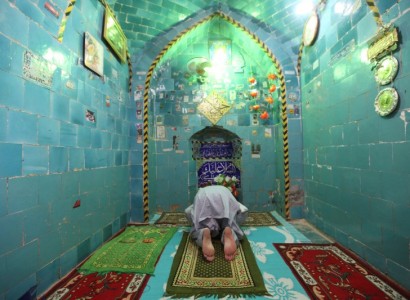 World’s largest cemetery grows bigger as Shi’ite militias bury their dead