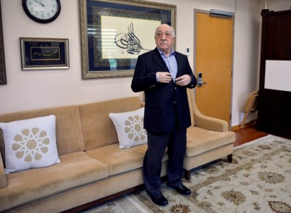 Turkey says gives U.S. new documents on Gulen extradition request
