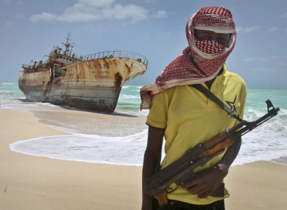 Islamist group bombs Somali restaurant, at least three dead