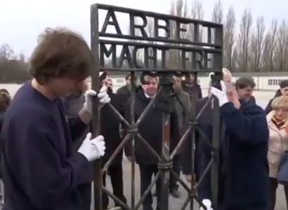 Stolen Nazi gate returns to concentration camp