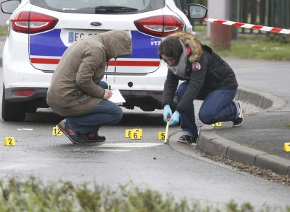 Man killed at Paris airport planned to ‘die for Allah’ – prosecutor