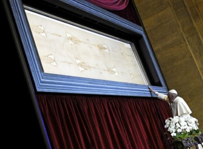 New forensic tests suggest Shroud of Turin is fake