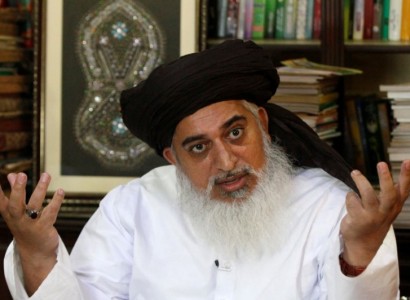 Hardline Islamists push religion to centre of Pakistan election