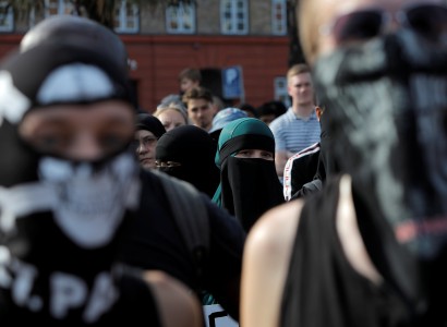Danes march in Copenhagen to protest veil ban