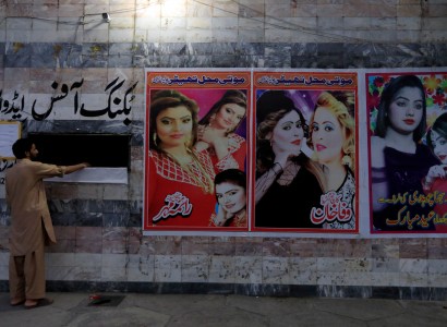 Pakistan: Critics fear Islamism rise as new minister bans ‘vulgar’ billboards