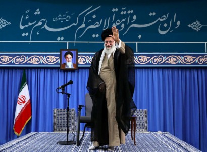 Iran: Khamenei says war unlikely but urges defence boost
