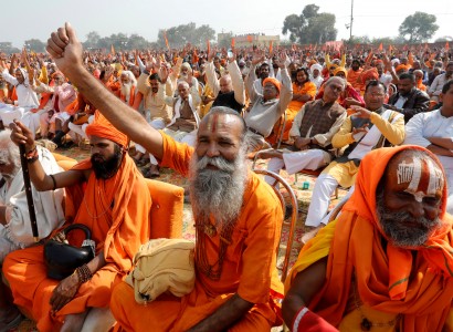 India: Hardline Hindus push Modi to allow temple on disputed Indian site