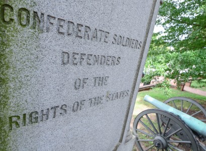 Charlottesville removes Confederate statue near rally site
