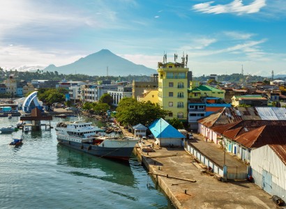 Newlyweds identified as pair who targeted Indonesian cathedral on Palm Sunday