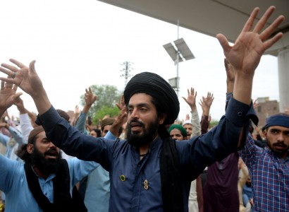 Pakistan’s government reaches deal with Islamists to end protest