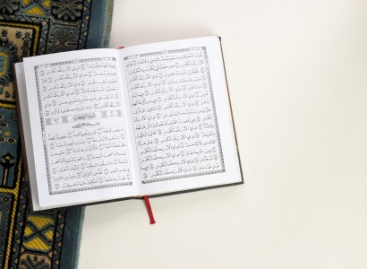 Koran burnt in demonstration outside Stockholm mosque