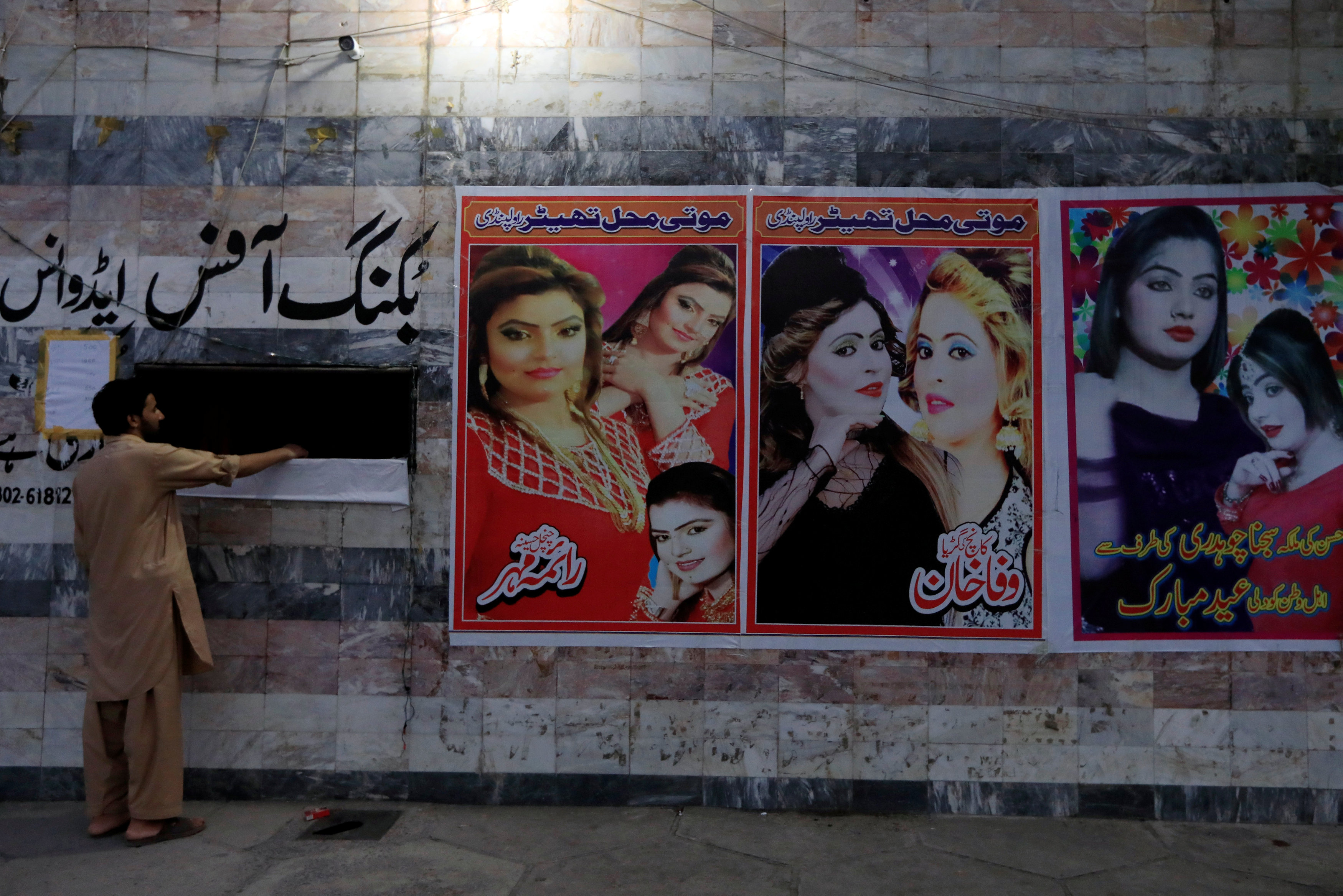 Pakistan: Critics fear Islamism rise as new minister bans ‘vulgar’ billboards