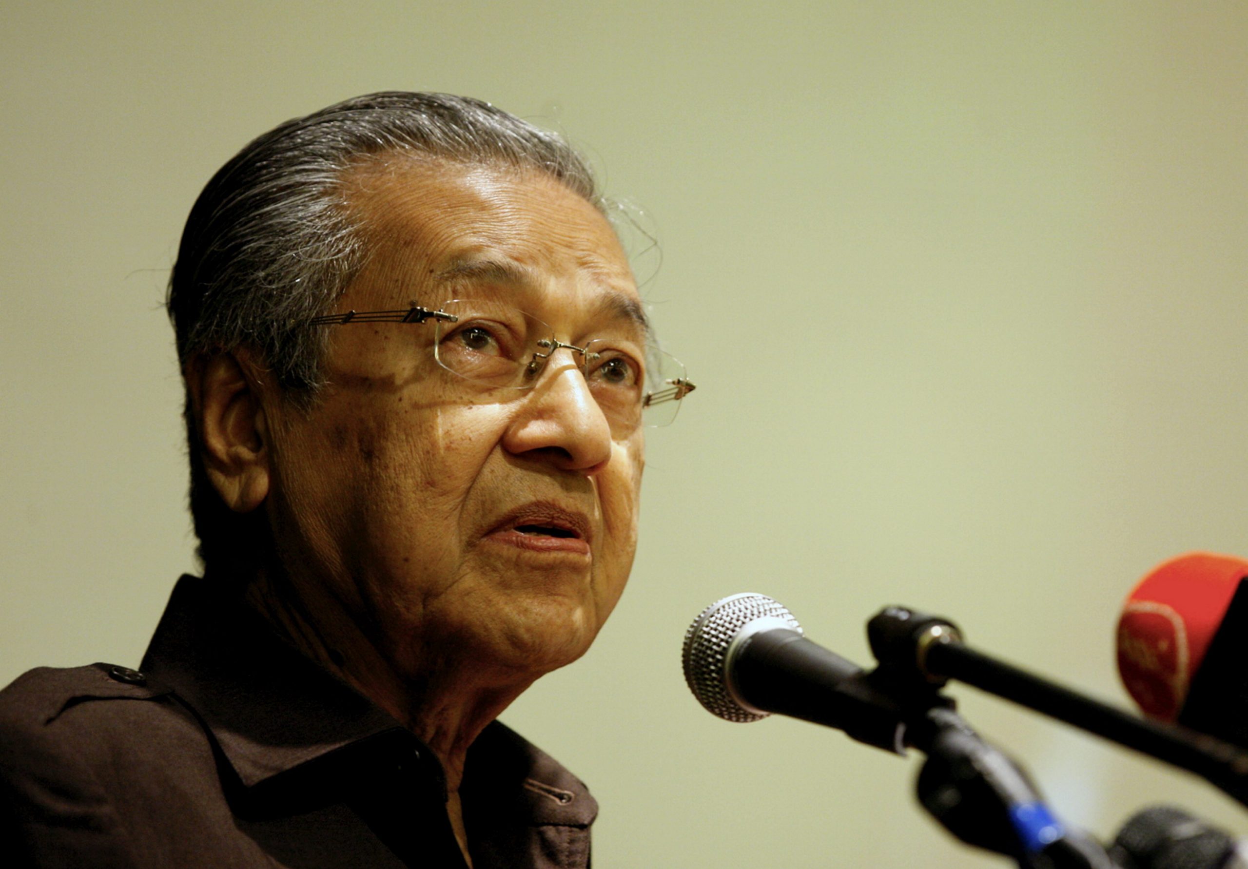 Former Malaysia PM Mahathir refuses to apologise for France attack comments