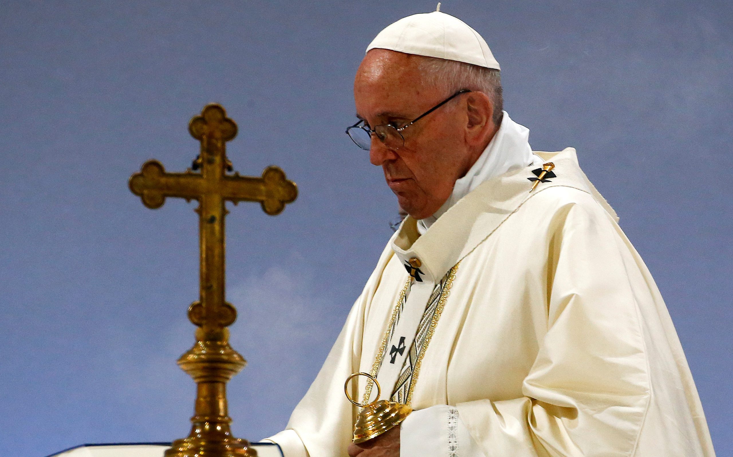 Pope Francis apologises for having to be socially distant from flock